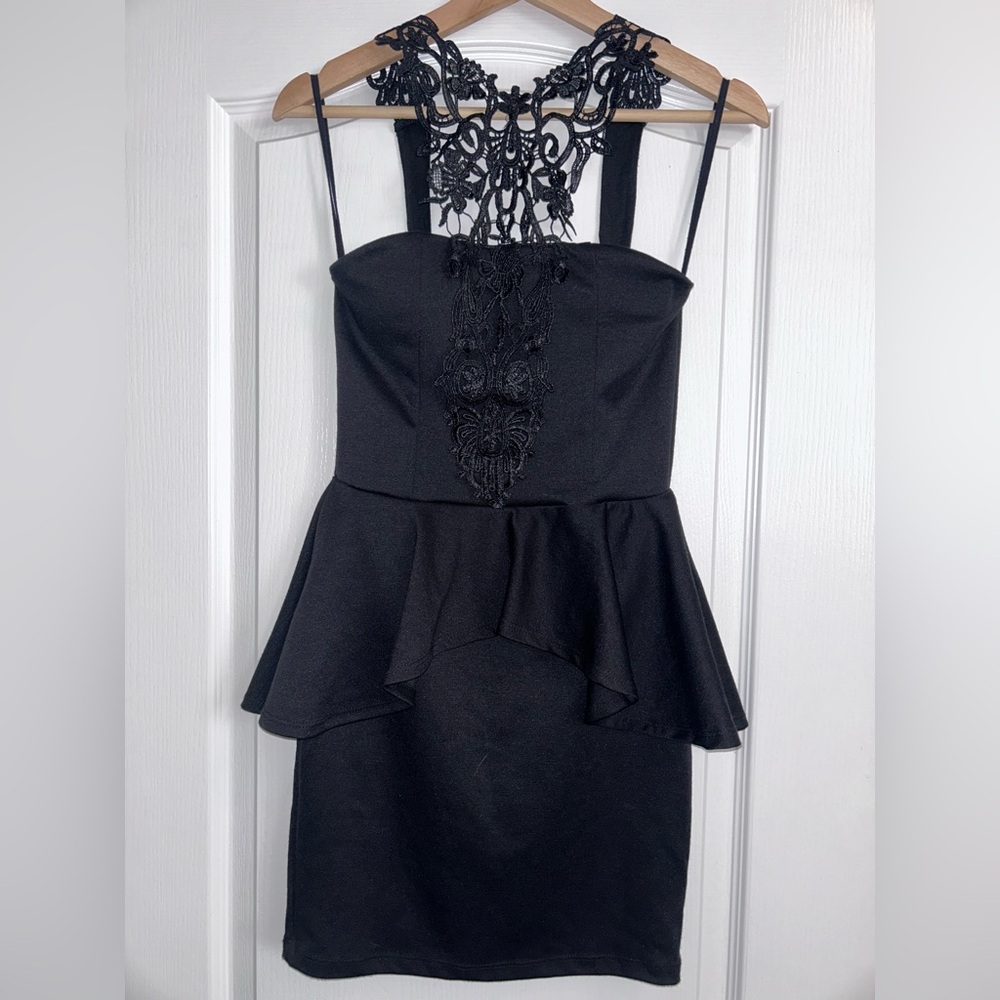 Windsor Black strapless Lace Halter detail  peplum Lace Mini Dress - Picture 3 of 16